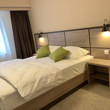 Nueva Park Hotel Brasov Ngoại thất bức ảnh