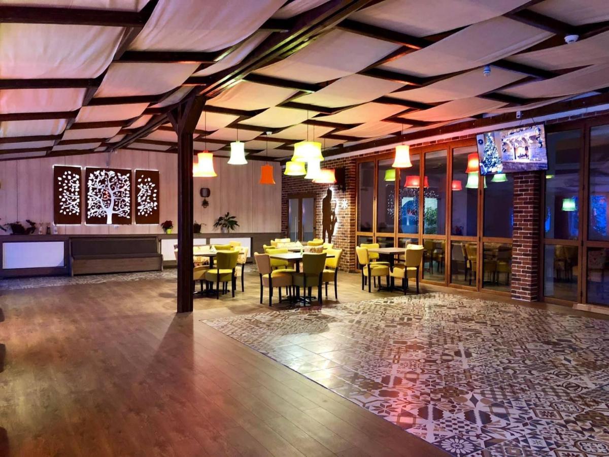 Nueva Park Hotel Brasov Ngoại thất bức ảnh
