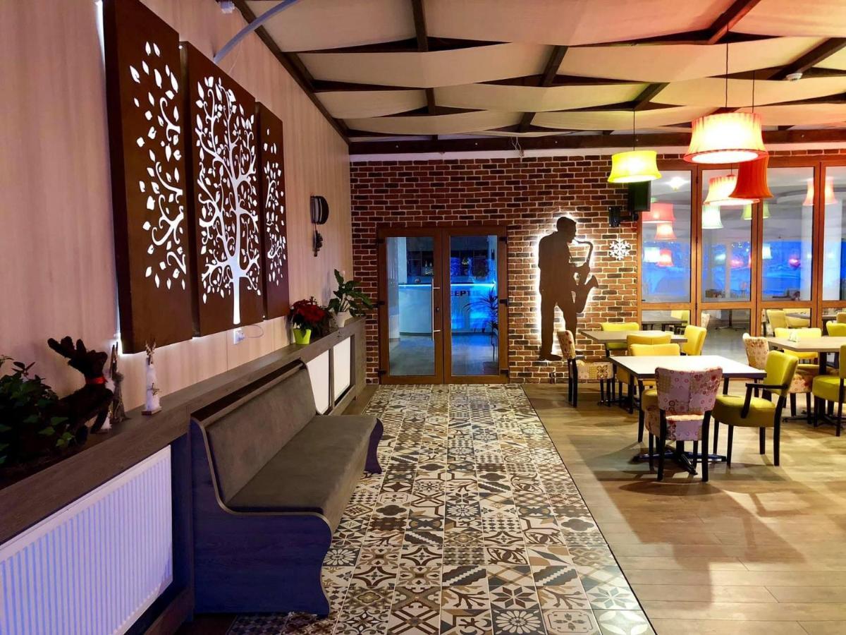 Nueva Park Hotel Brasov Ngoại thất bức ảnh