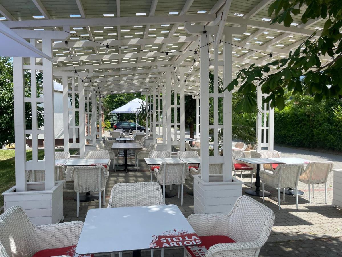 Nueva Park Hotel Brasov Ngoại thất bức ảnh