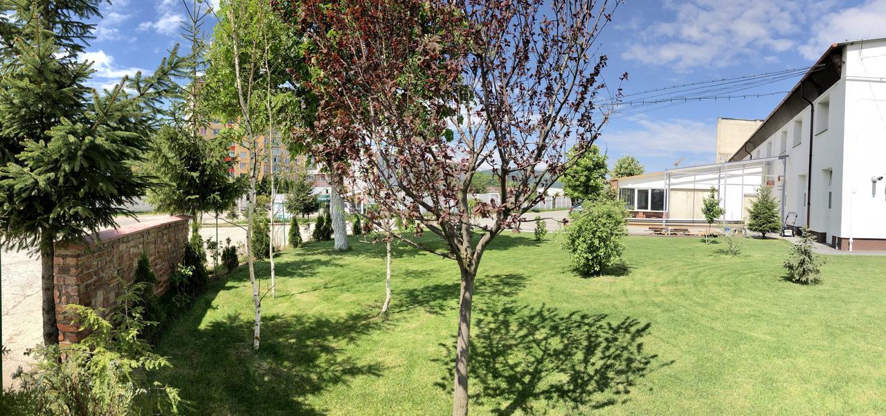 Nueva Park Hotel Brasov Ngoại thất bức ảnh