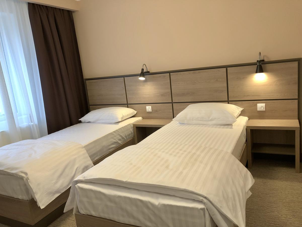 Nueva Park Hotel Brasov Ngoại thất bức ảnh
