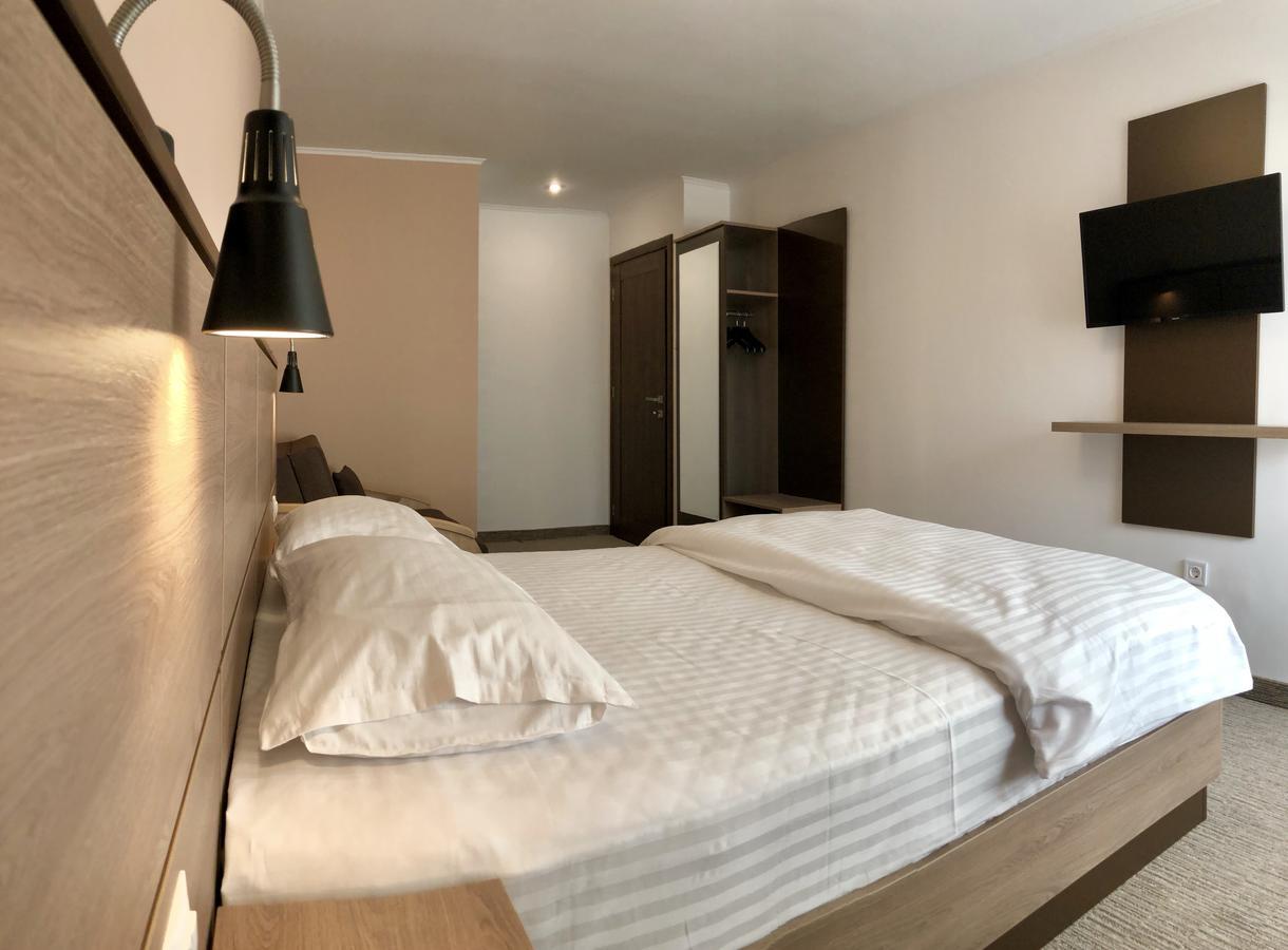 Nueva Park Hotel Brasov Ngoại thất bức ảnh