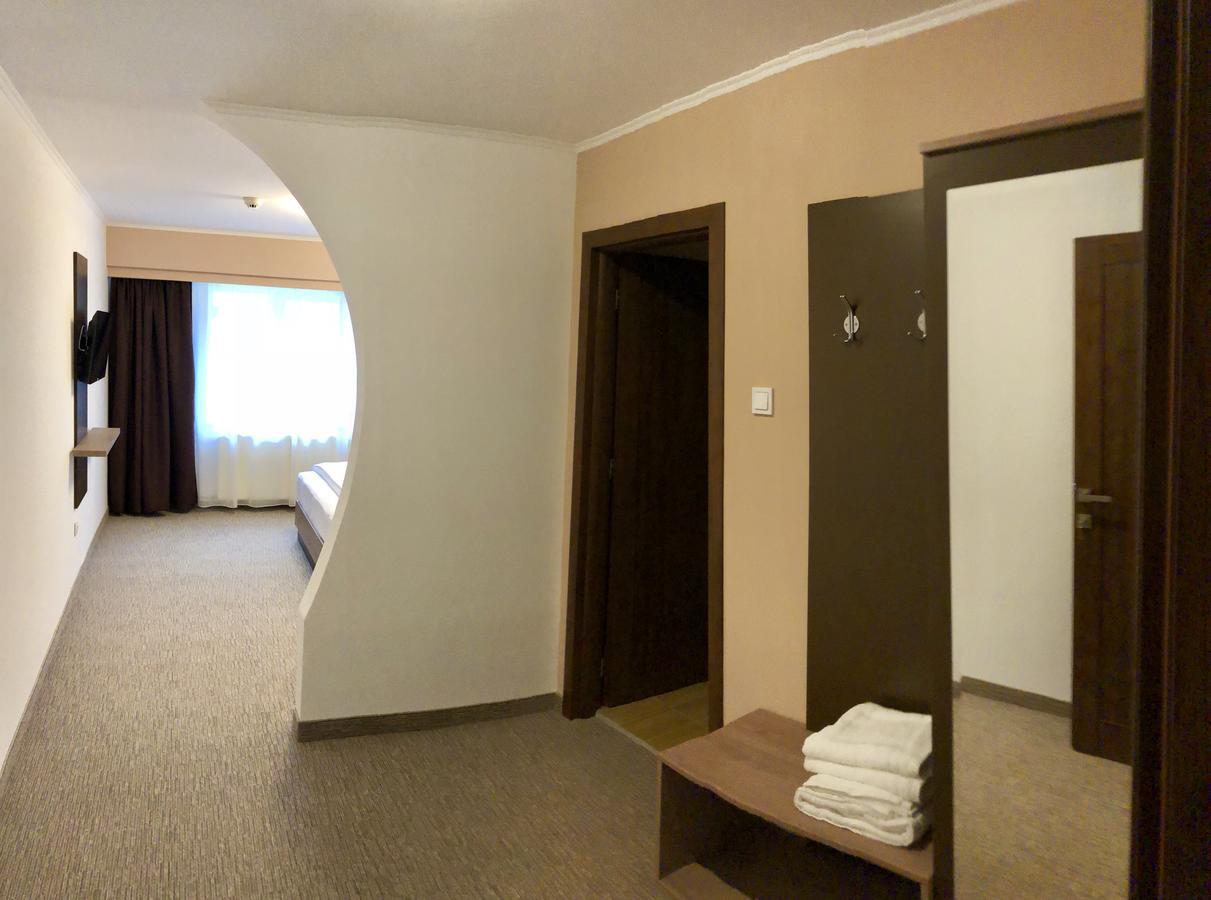Nueva Park Hotel Brasov Ngoại thất bức ảnh
