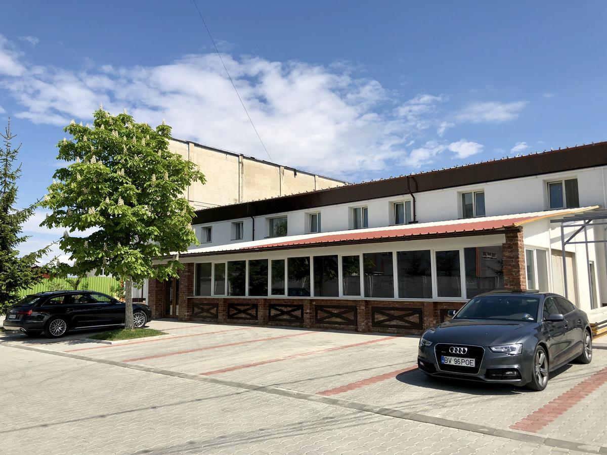 Nueva Park Hotel Brasov Ngoại thất bức ảnh