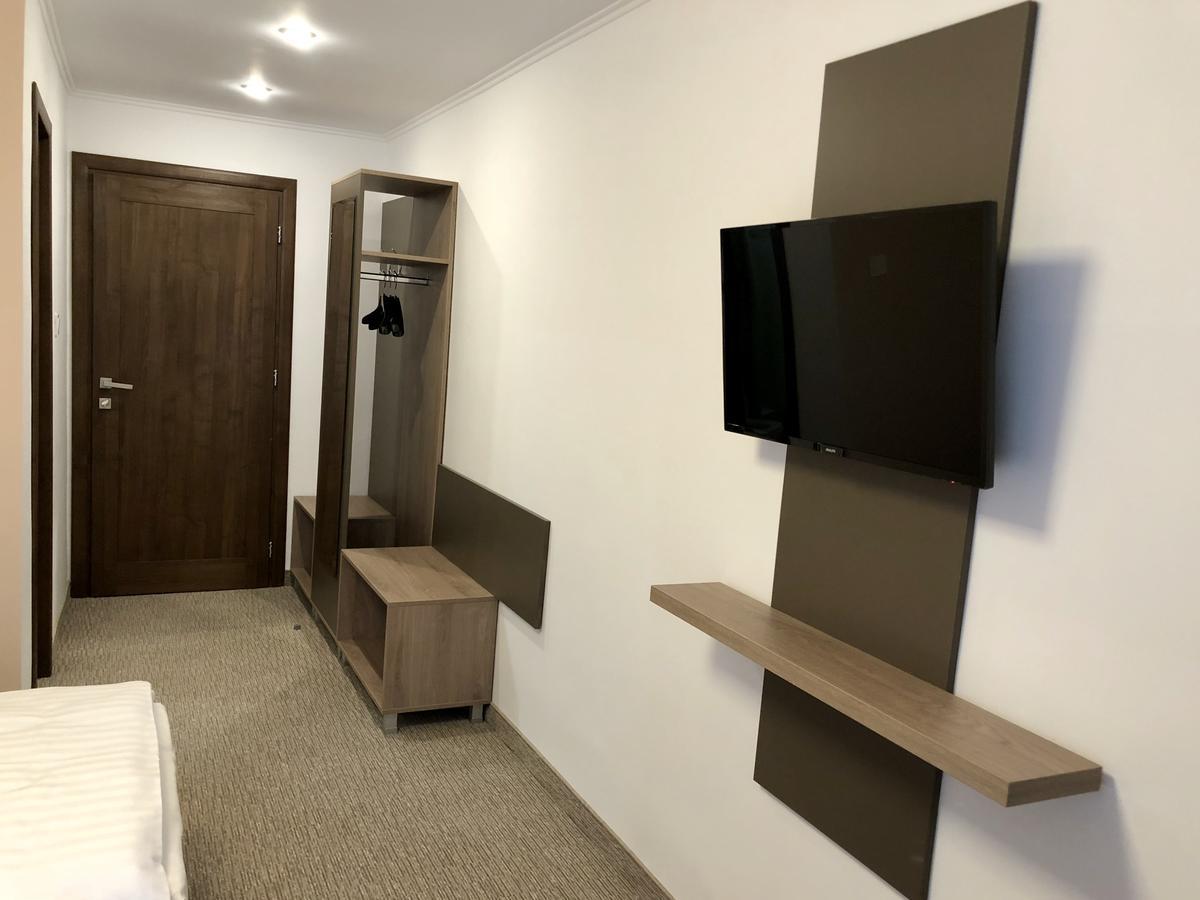 Nueva Park Hotel Brasov Ngoại thất bức ảnh