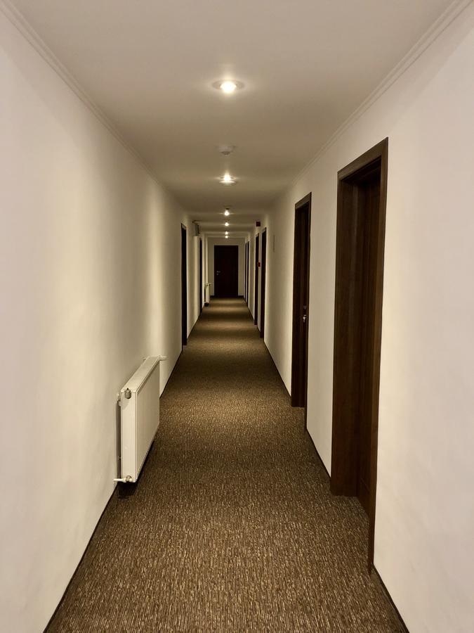 Nueva Park Hotel Brasov Ngoại thất bức ảnh