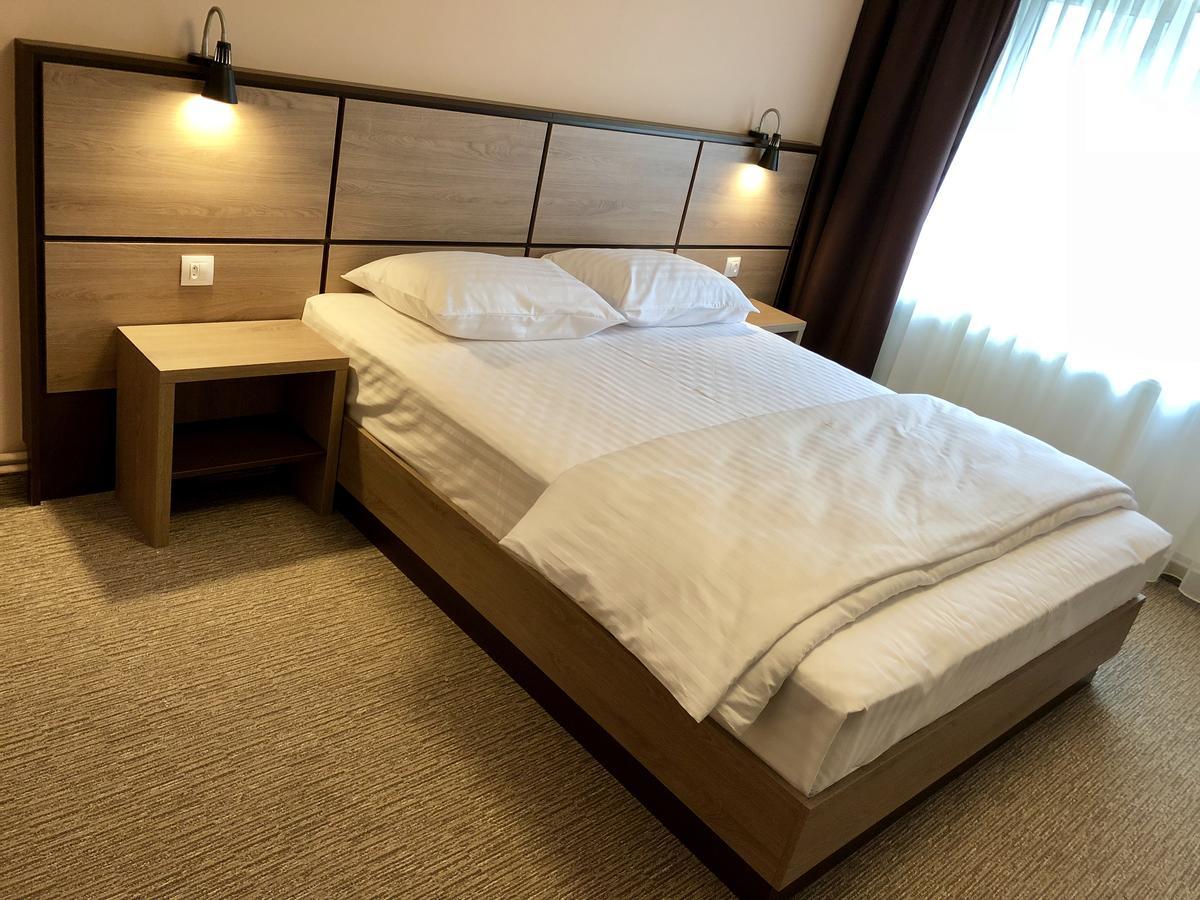Nueva Park Hotel Brasov Ngoại thất bức ảnh