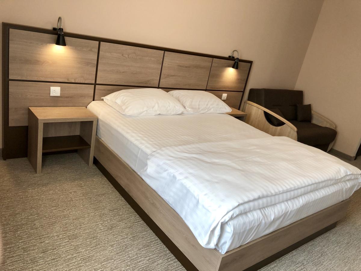 Nueva Park Hotel Brasov Ngoại thất bức ảnh