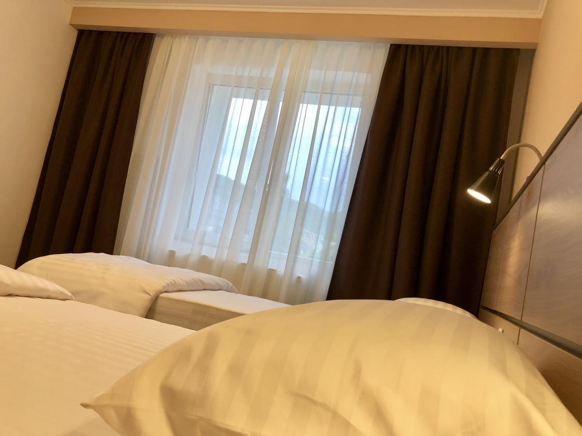 Nueva Park Hotel Brasov Ngoại thất bức ảnh