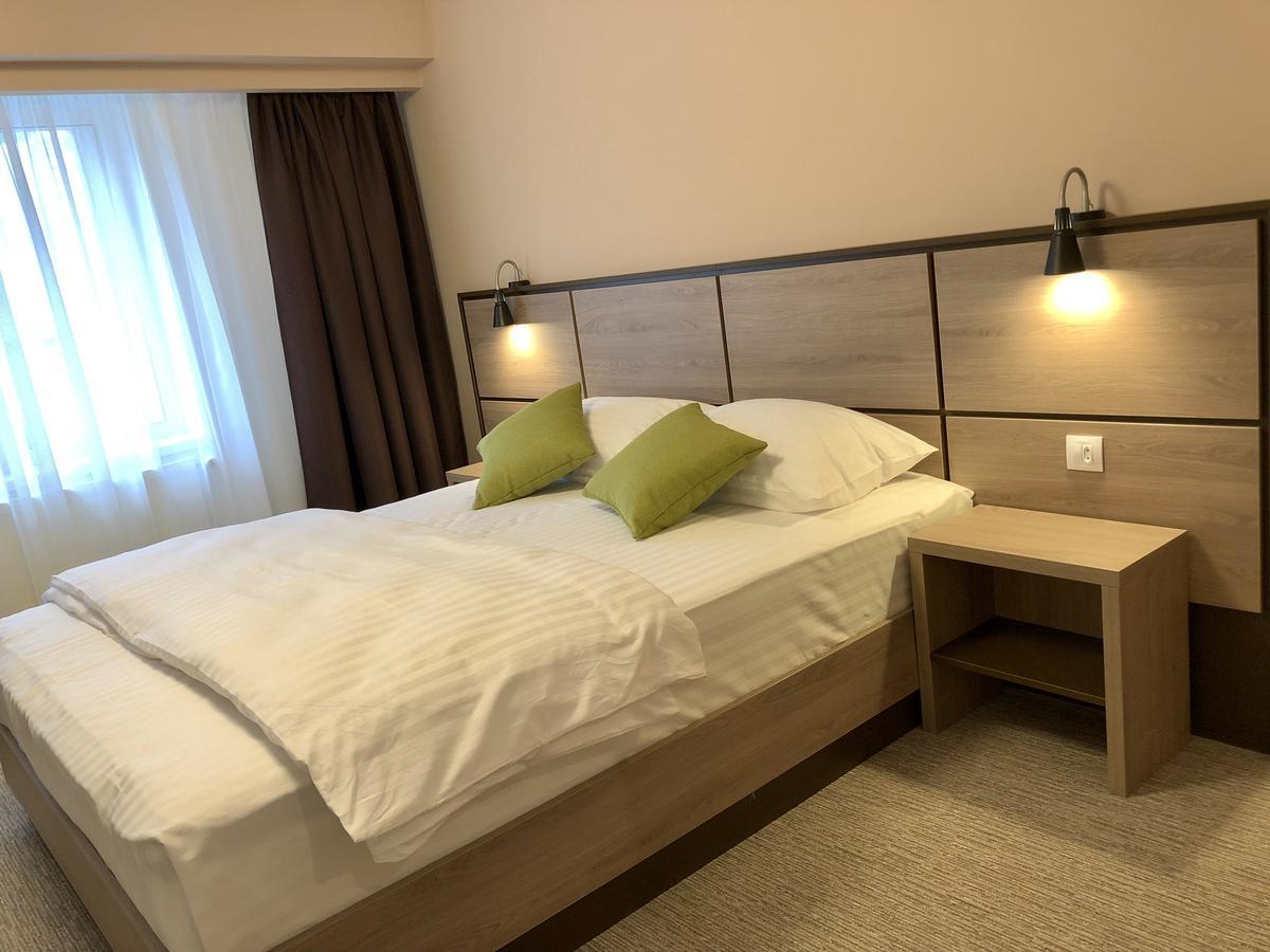 Nueva Park Hotel Brasov Ngoại thất bức ảnh