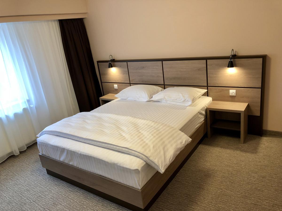 Nueva Park Hotel Brasov Ngoại thất bức ảnh