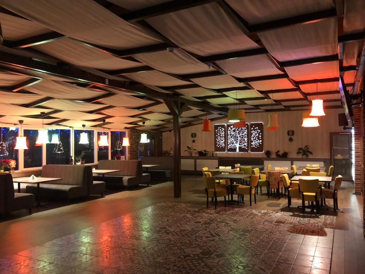 Nueva Park Hotel Brasov Ngoại thất bức ảnh