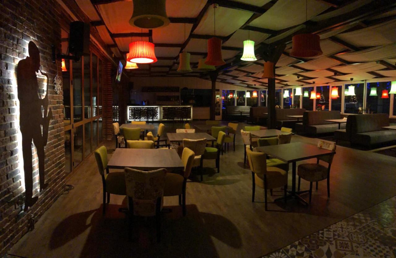 Nueva Park Hotel Brasov Ngoại thất bức ảnh