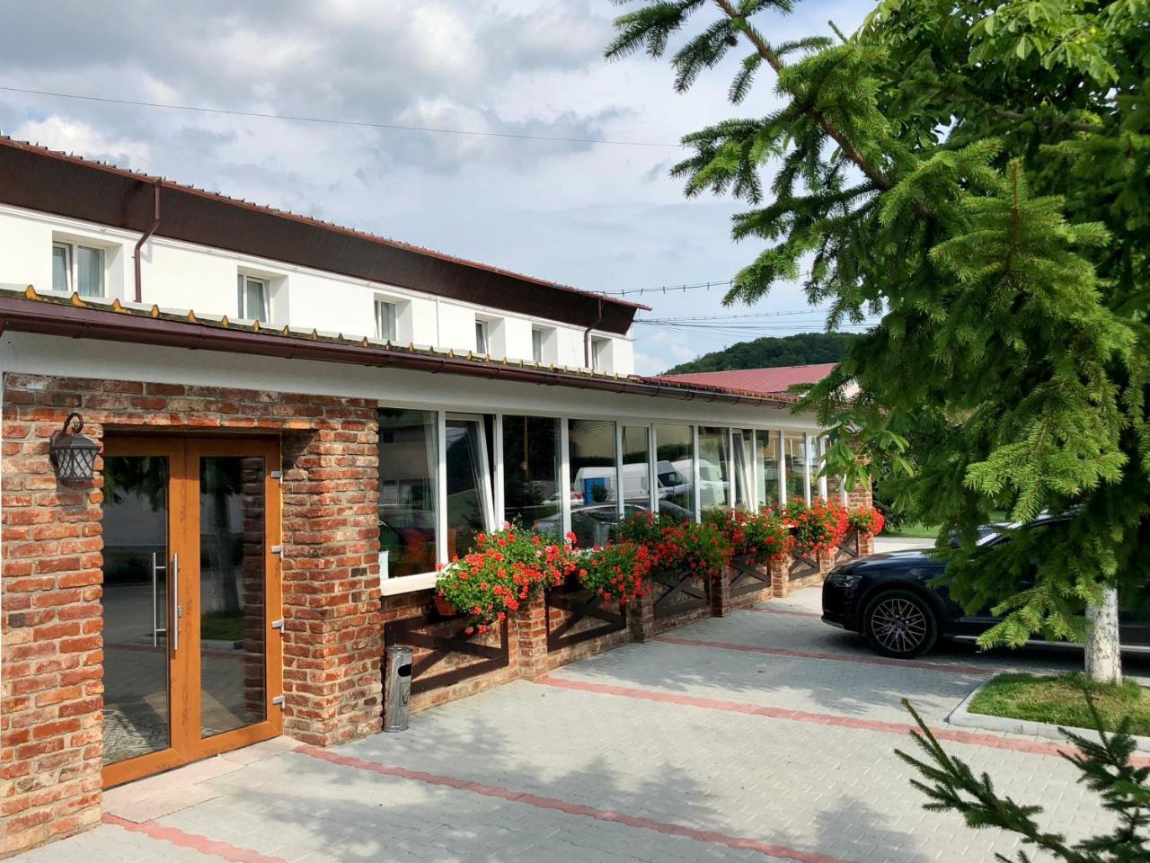 Nueva Park Hotel Brasov Ngoại thất bức ảnh