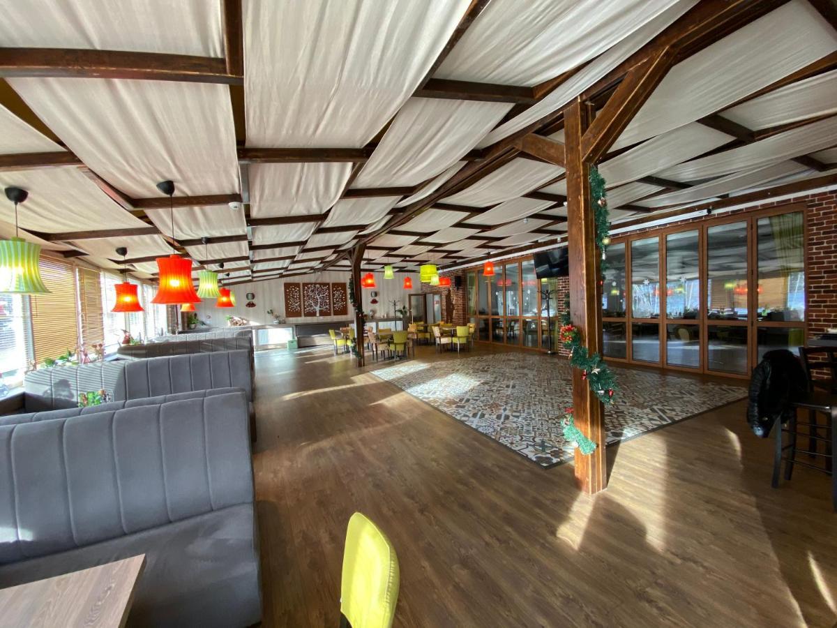 Nueva Park Hotel Brasov Ngoại thất bức ảnh