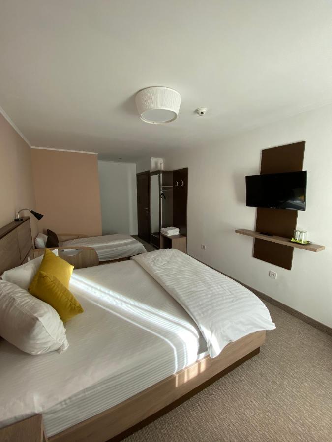 Nueva Park Hotel Brasov Ngoại thất bức ảnh