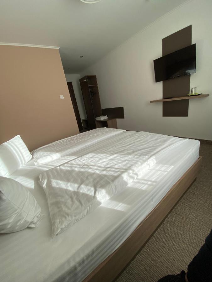 Nueva Park Hotel Brasov Ngoại thất bức ảnh