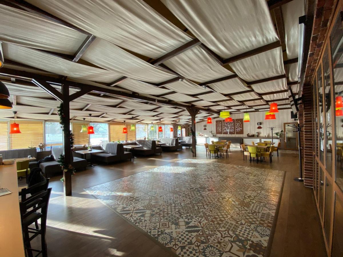Nueva Park Hotel Brasov Ngoại thất bức ảnh