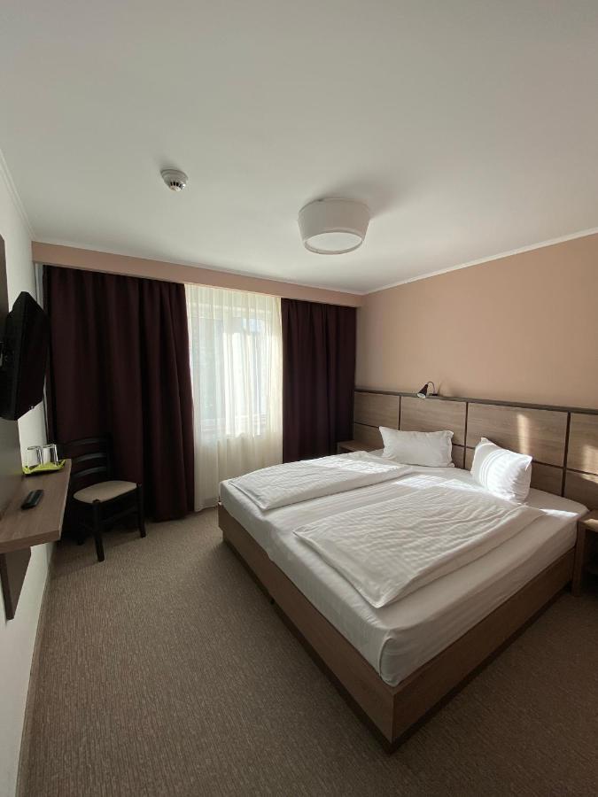 Nueva Park Hotel Brasov Ngoại thất bức ảnh