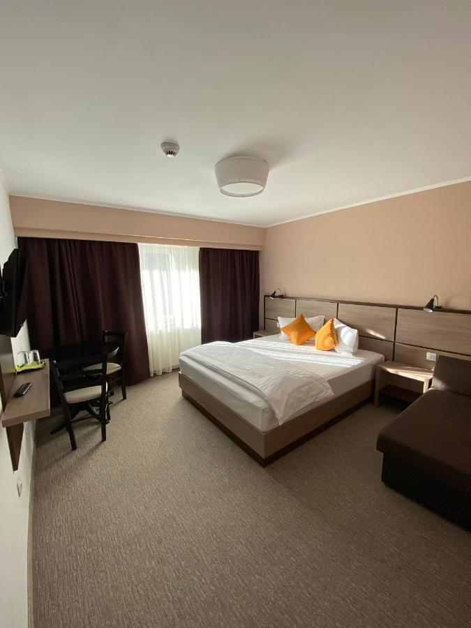 Nueva Park Hotel Brasov Ngoại thất bức ảnh