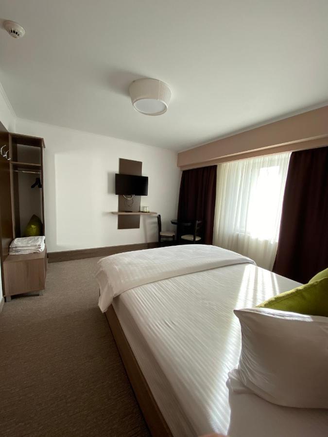 Nueva Park Hotel Brasov Ngoại thất bức ảnh