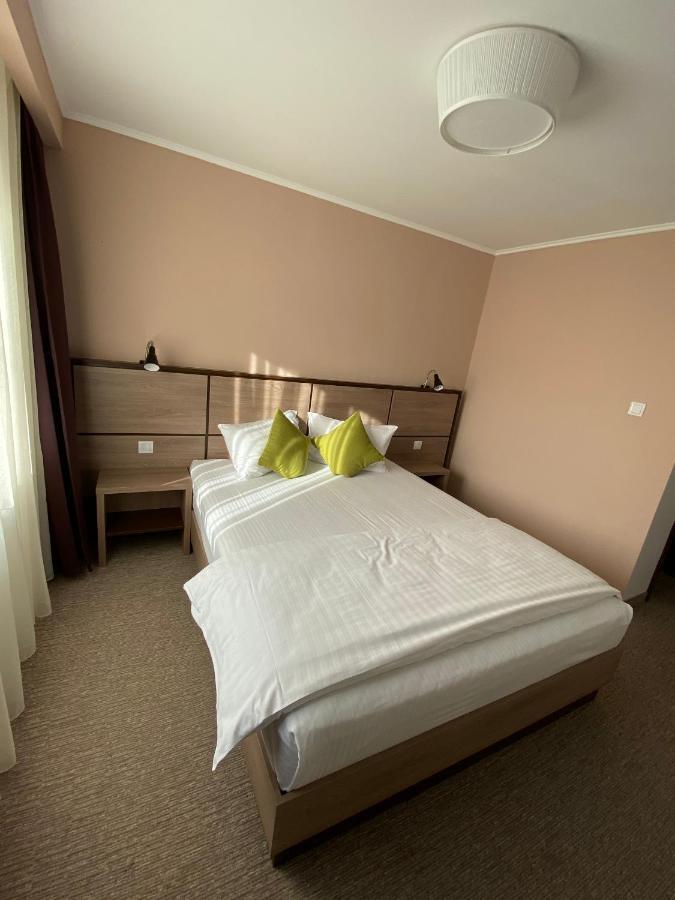 Nueva Park Hotel Brasov Ngoại thất bức ảnh