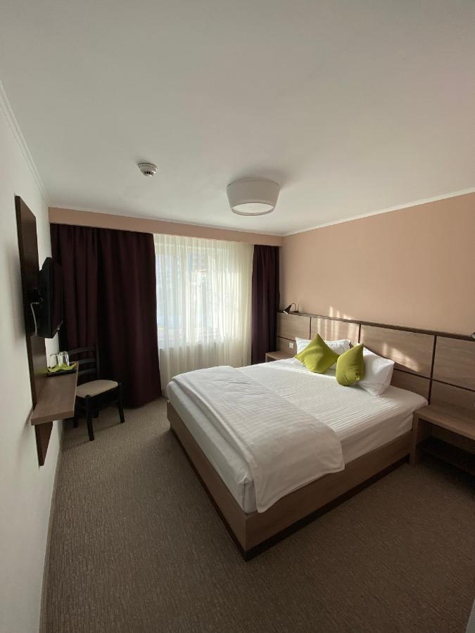 Nueva Park Hotel Brasov Ngoại thất bức ảnh