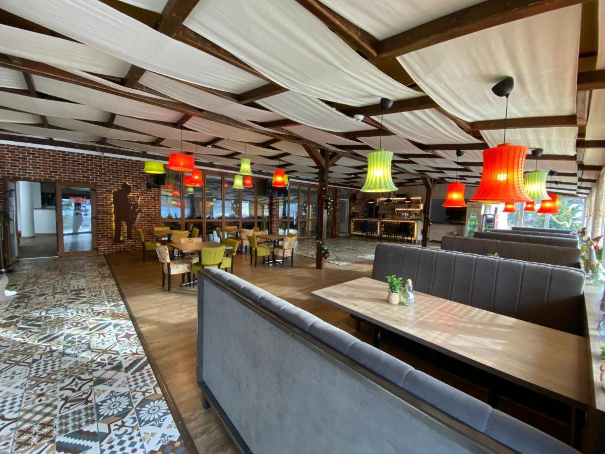 Nueva Park Hotel Brasov Ngoại thất bức ảnh
