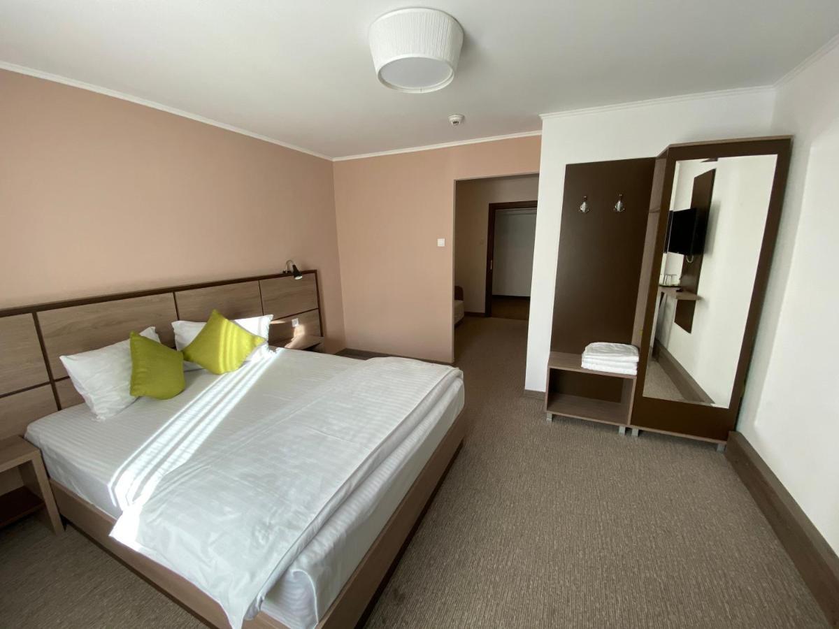 Nueva Park Hotel Brasov Ngoại thất bức ảnh
