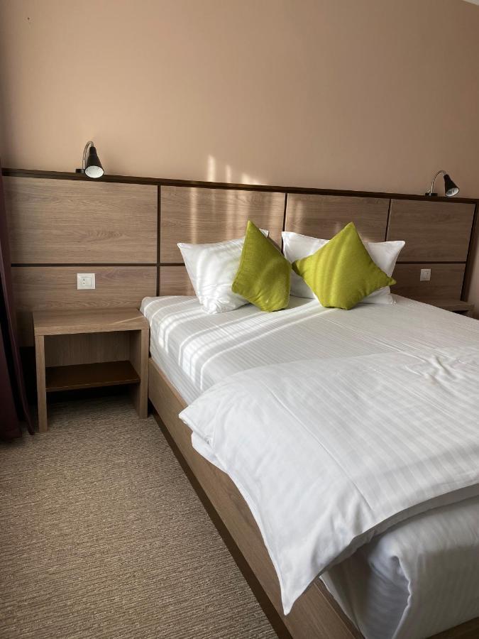 Nueva Park Hotel Brasov Ngoại thất bức ảnh
