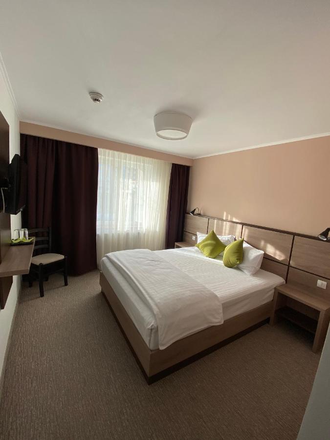 Nueva Park Hotel Brasov Ngoại thất bức ảnh