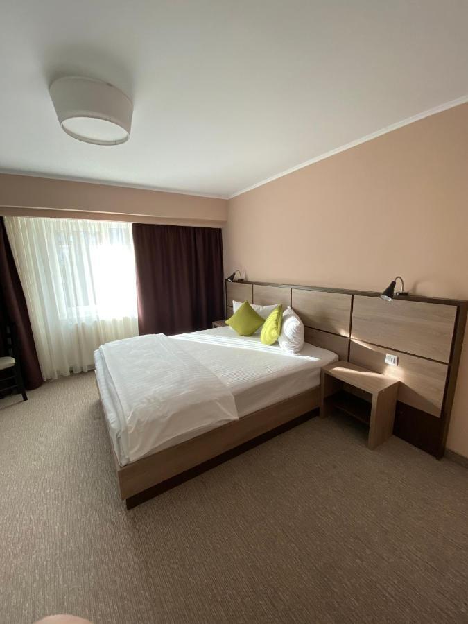 Nueva Park Hotel Brasov Ngoại thất bức ảnh